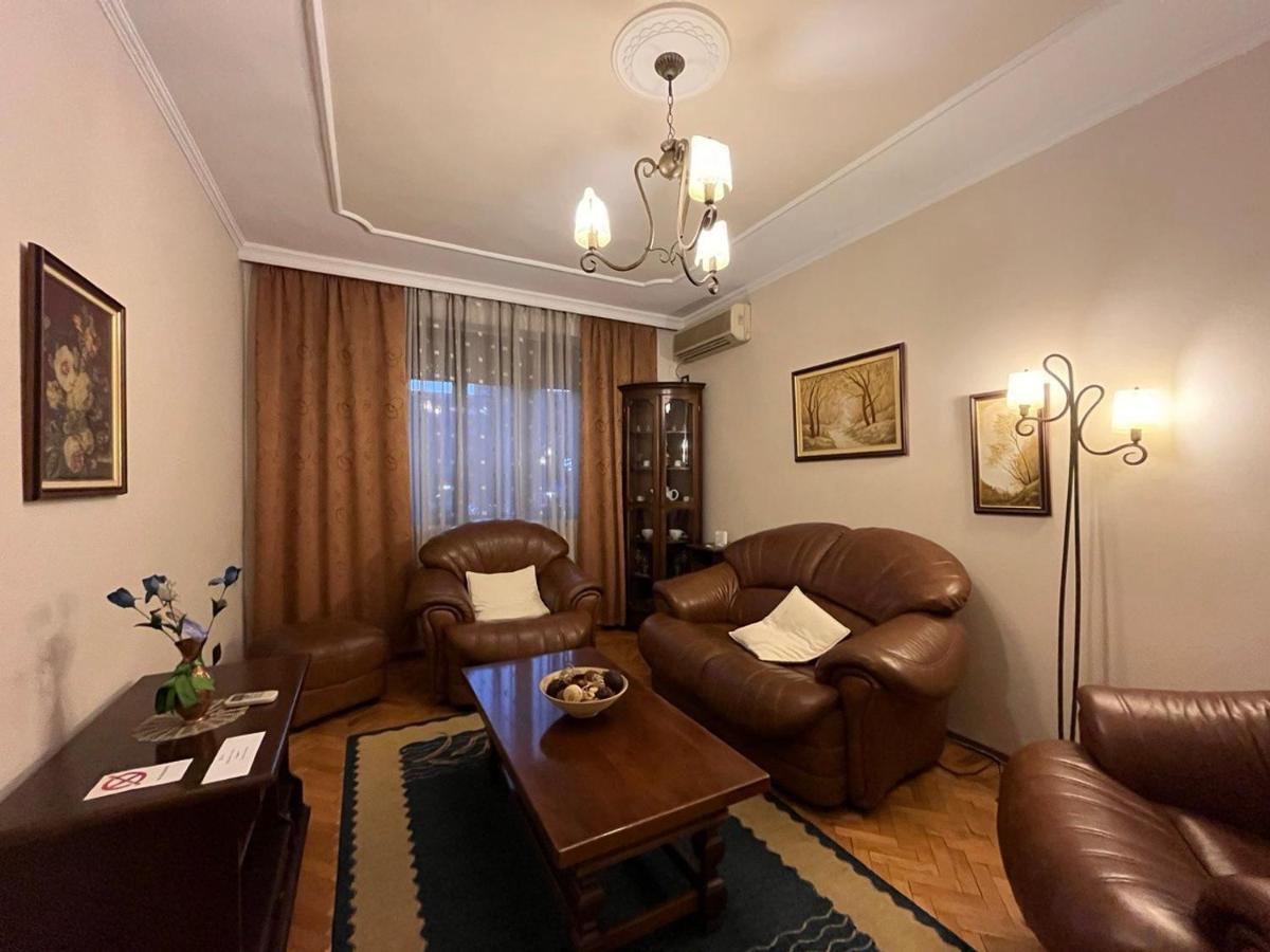 Kristi'S Apartment In The Heart Of Tirana Exterior photo